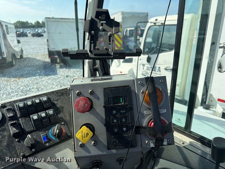 image for item YA5039 2020 Autocar Xspotter yard truck