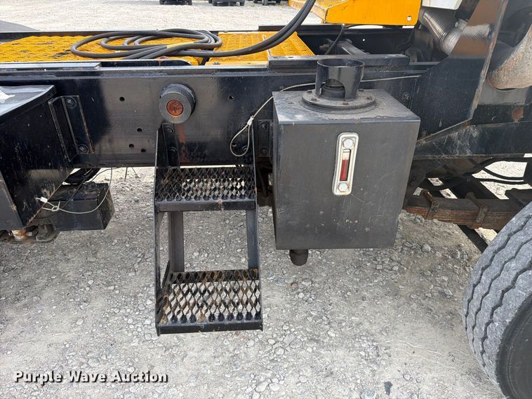 image for item YA5041 2004 Capacity Pro Spotter yard truck