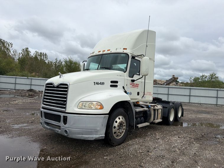 2015 Mack CXU semi truck