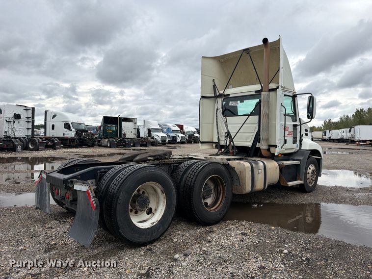 image for item YA5047 2015 Mack CXU semi truck