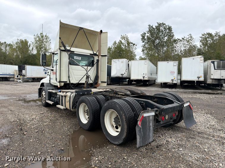 image for item YA5047 2015 Mack CXU semi truck