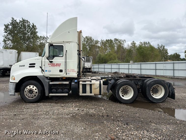 image for item YA5047 2015 Mack CXU semi truck