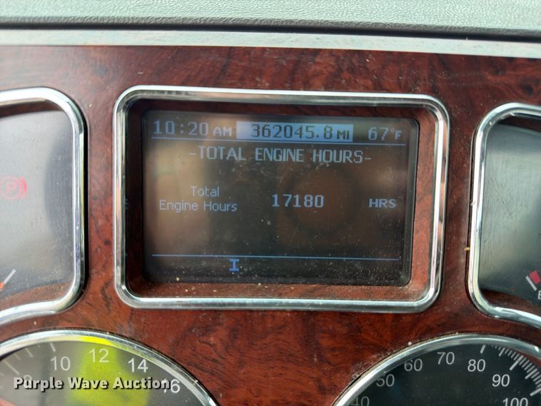 image for item YA5047 2015 Mack CXU semi truck