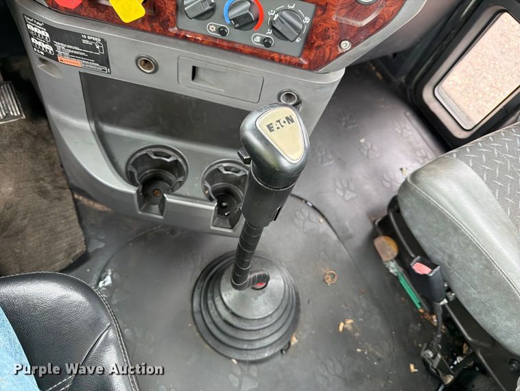 image for item YA5047 2015 Mack CXU semi truck