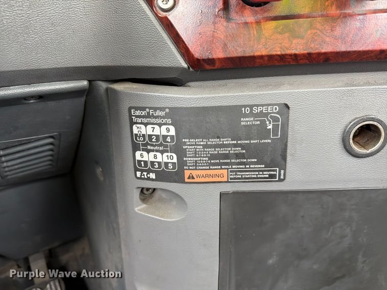 image for item YA5047 2015 Mack CXU semi truck