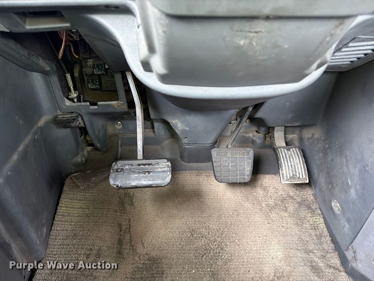 image for item YA5047 2015 Mack CXU semi truck