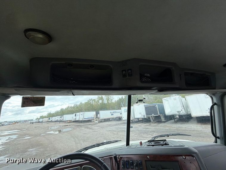 image for item YA5047 2015 Mack CXU semi truck