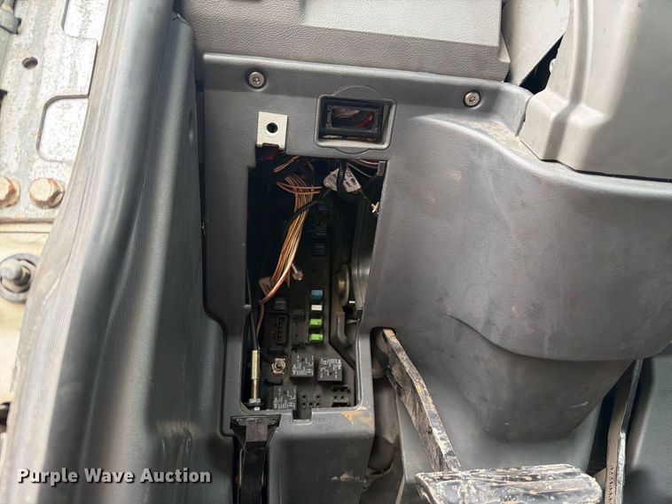 image for item YA5047 2015 Mack CXU semi truck