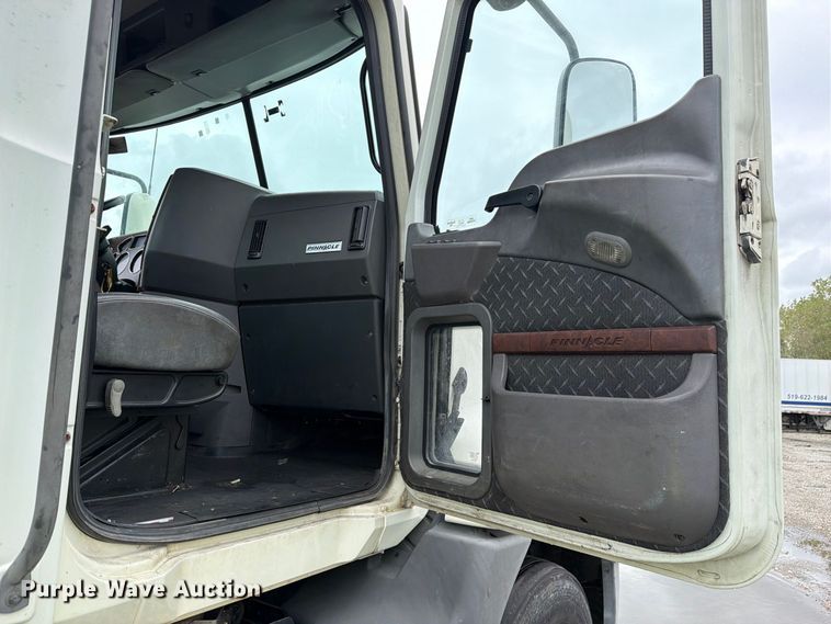 image for item YA5047 2015 Mack CXU semi truck