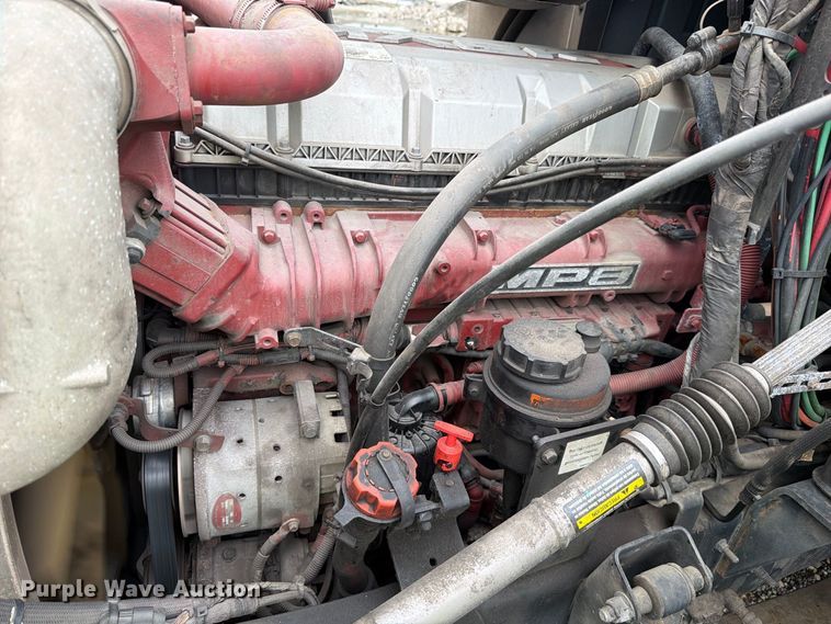 image for item YA5047 2015 Mack CXU semi truck