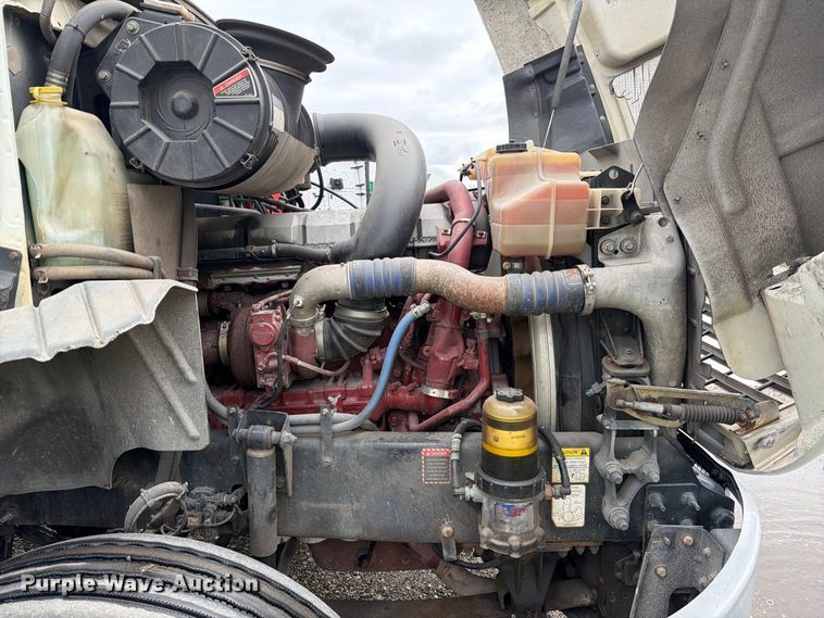 image for item YA5047 2015 Mack CXU semi truck