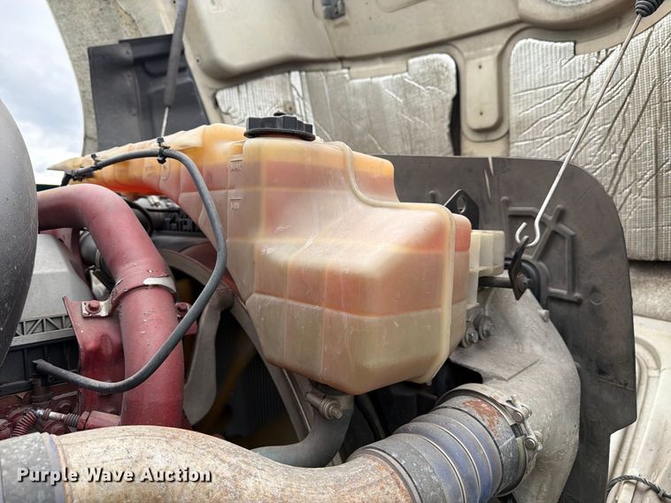 image for item YA5047 2015 Mack CXU semi truck