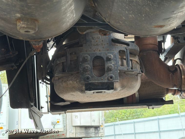 image for item YA5047 2015 Mack CXU semi truck