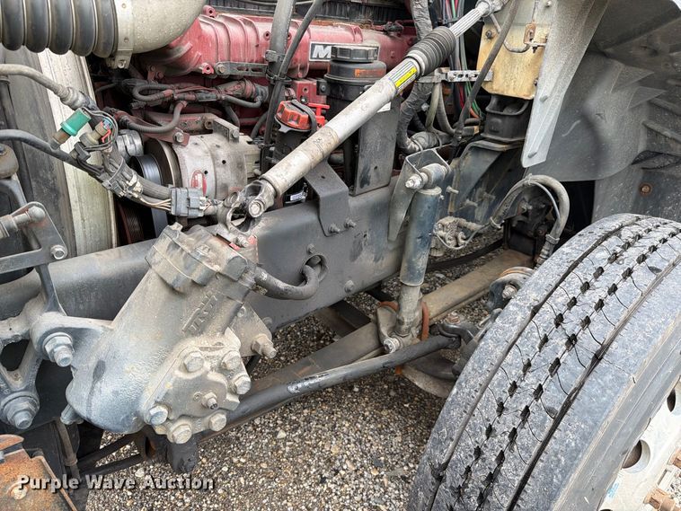 image for item YA5047 2015 Mack CXU semi truck