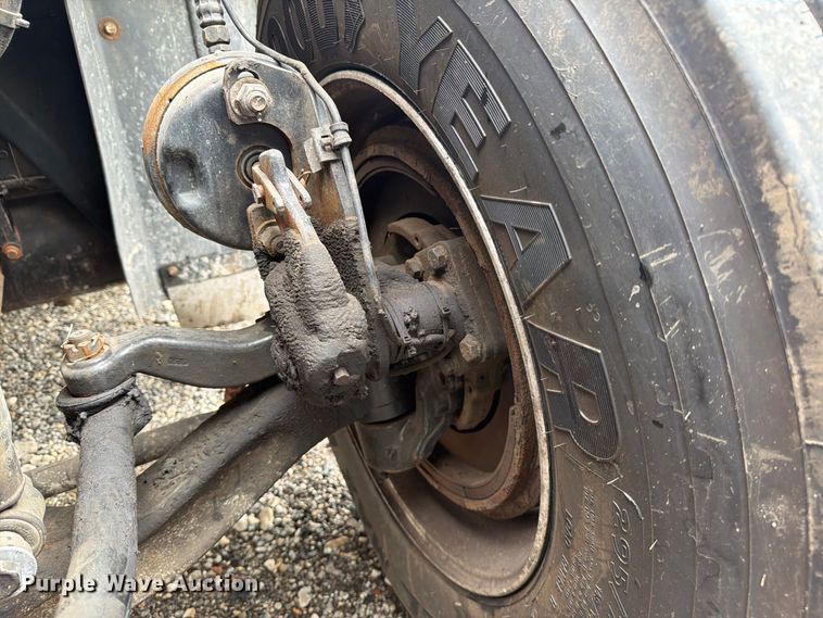 image for item YA5047 2015 Mack CXU semi truck