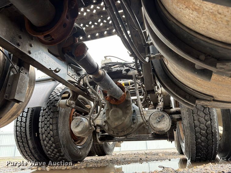image for item YA5047 2015 Mack CXU semi truck
