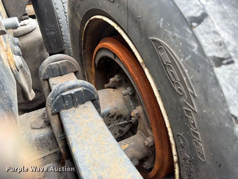 image for item YA5047 2015 Mack CXU semi truck