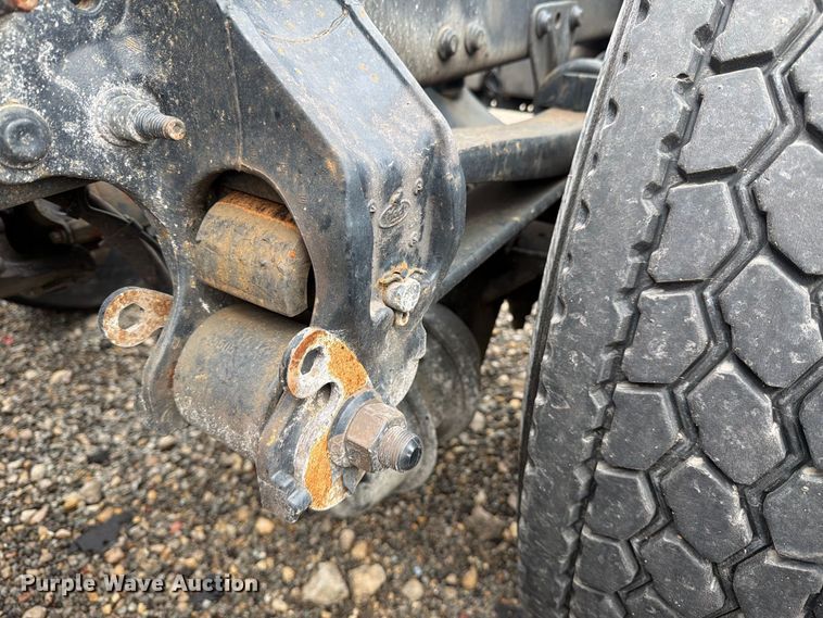 image for item YA5047 2015 Mack CXU semi truck
