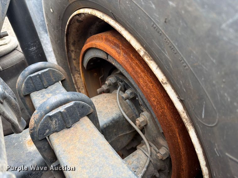 image for item YA5047 2015 Mack CXU semi truck