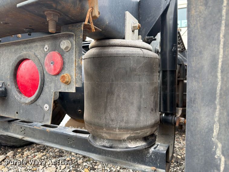 image for item YA5047 2015 Mack CXU semi truck