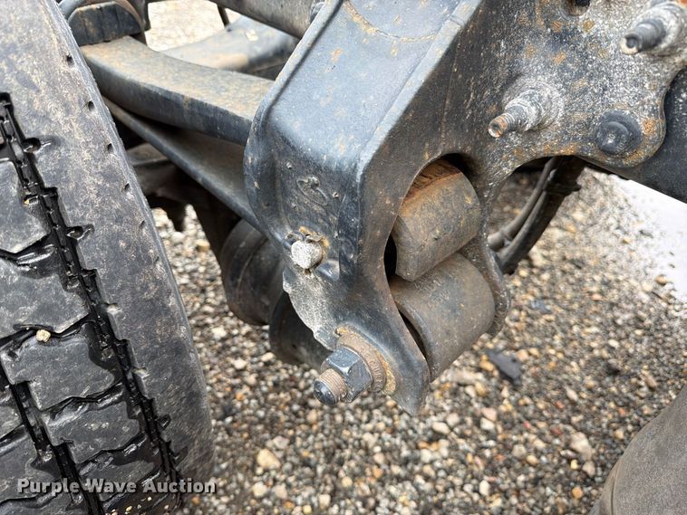 image for item YA5047 2015 Mack CXU semi truck