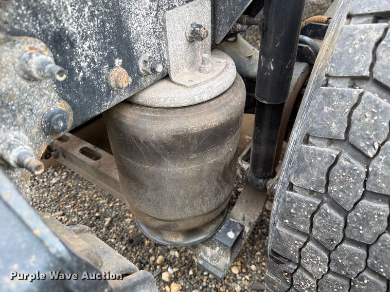 image for item YA5047 2015 Mack CXU semi truck