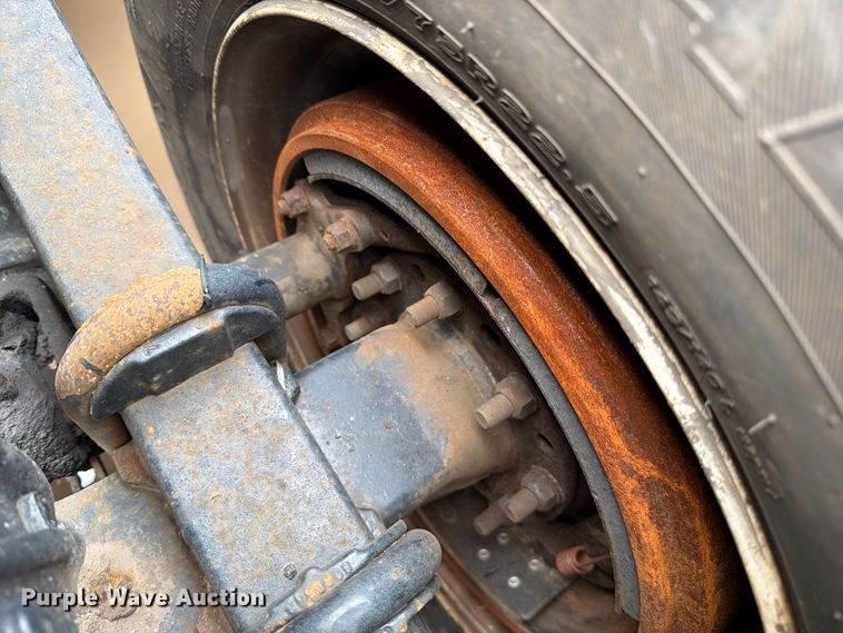 image for item YA5047 2015 Mack CXU semi truck