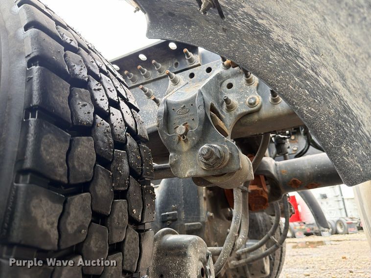 image for item YA5047 2015 Mack CXU semi truck