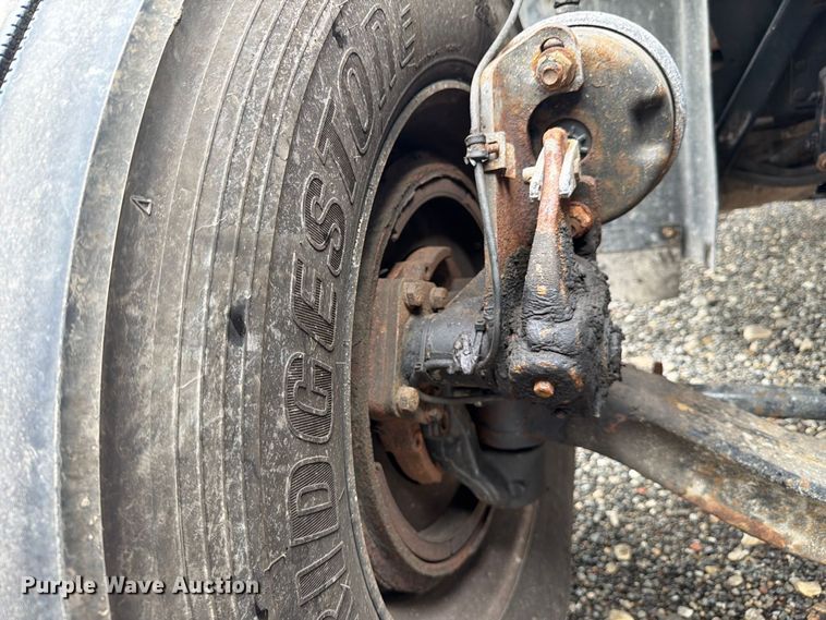 image for item YA5047 2015 Mack CXU semi truck