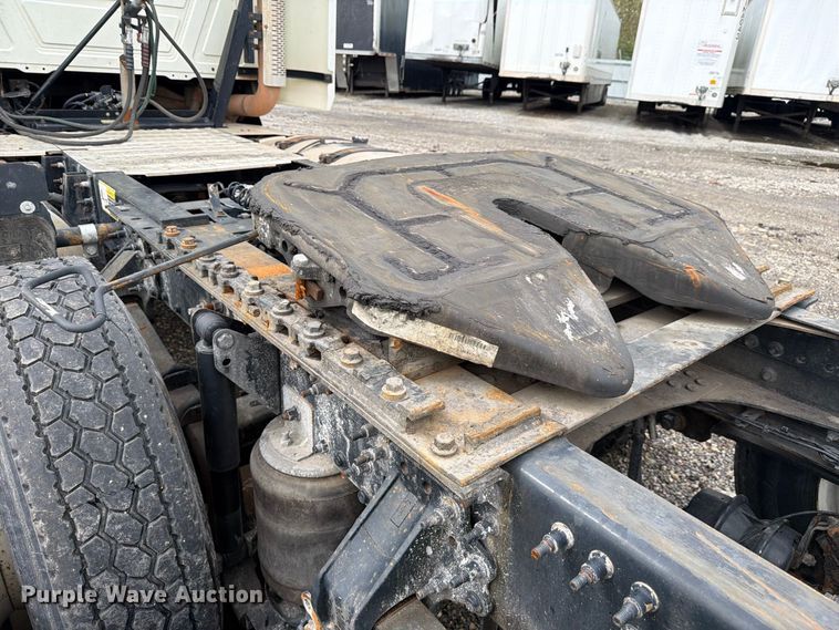 image for item YA5047 2015 Mack CXU semi truck