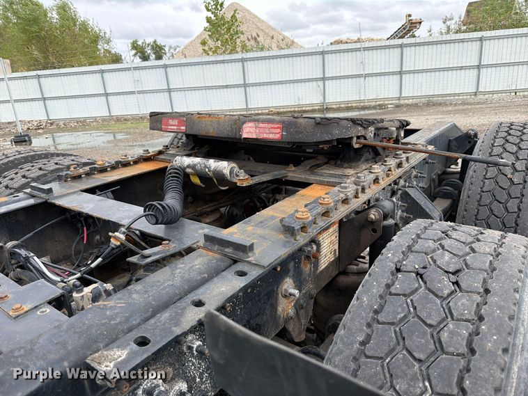 image for item YA5047 2015 Mack CXU semi truck