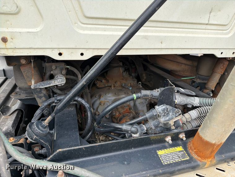 image for item YA5047 2015 Mack CXU semi truck