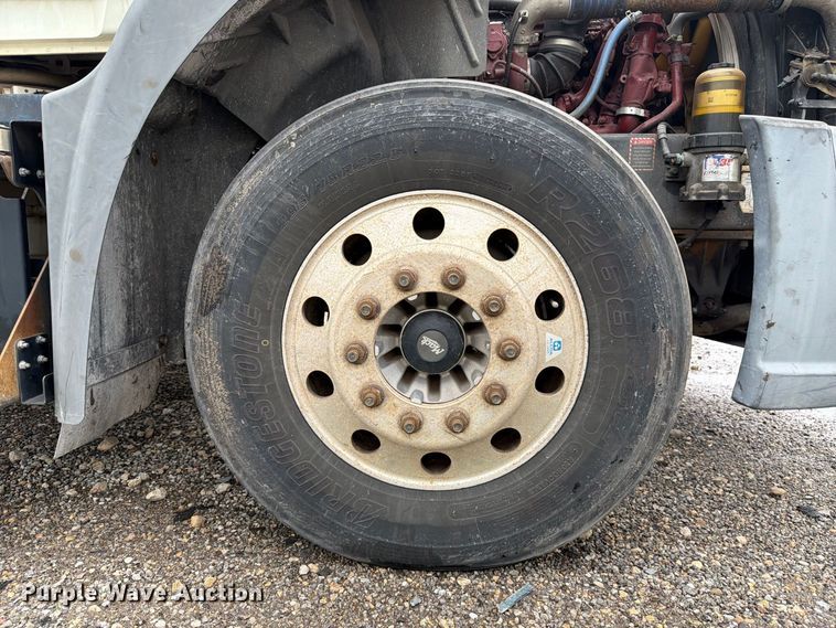 image for item YA5047 2015 Mack CXU semi truck