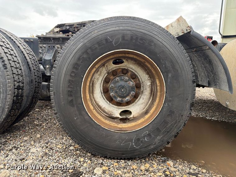 image for item YA5047 2015 Mack CXU semi truck