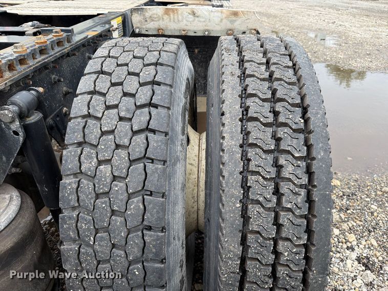 image for item YA5047 2015 Mack CXU semi truck