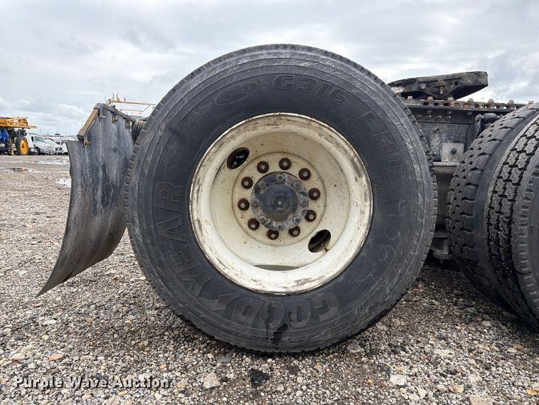 image for item YA5047 2015 Mack CXU semi truck