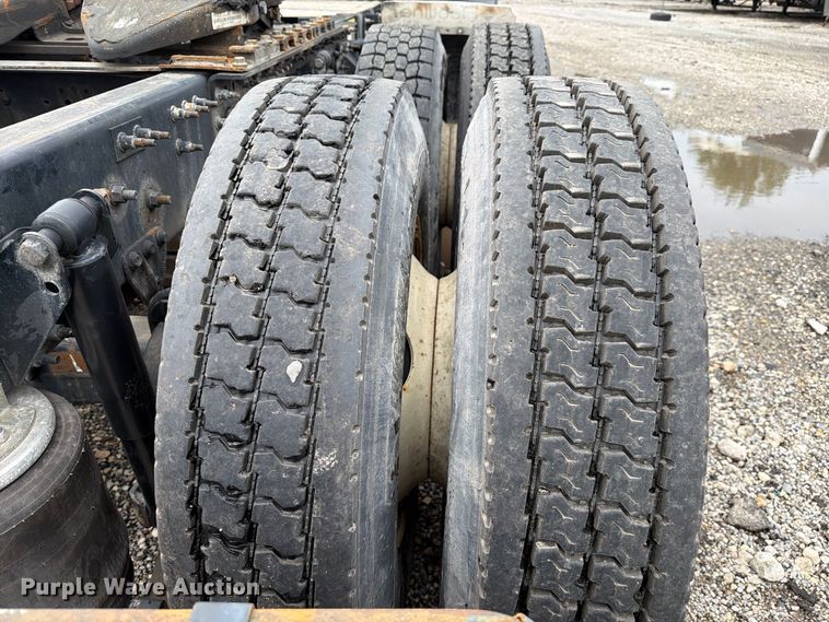 image for item YA5047 2015 Mack CXU semi truck