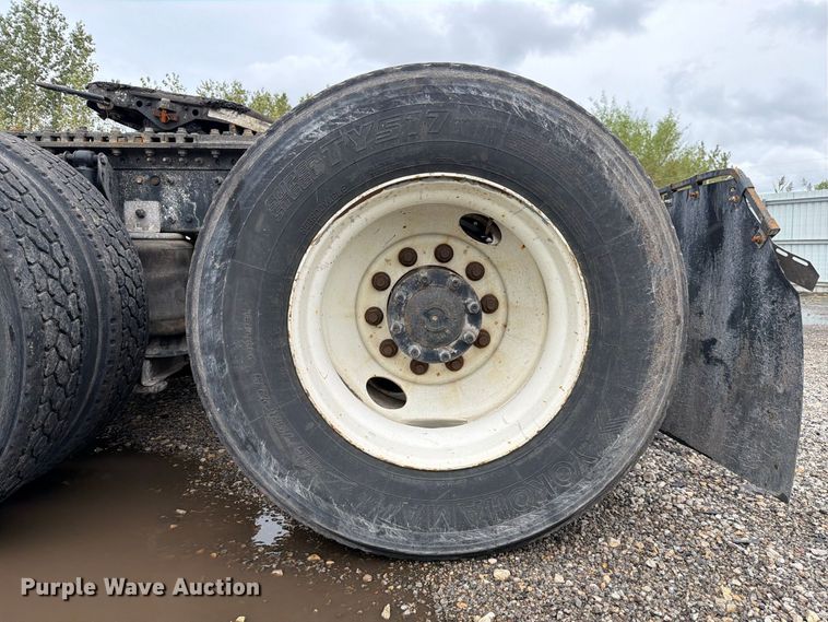 image for item YA5047 2015 Mack CXU semi truck