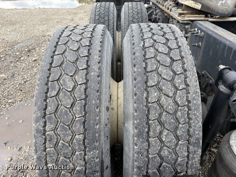 image for item YA5047 2015 Mack CXU semi truck
