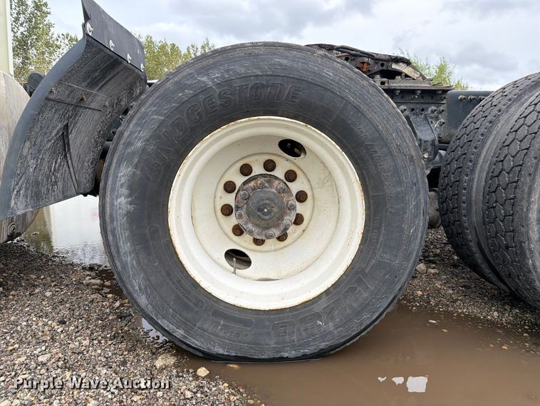 image for item YA5047 2015 Mack CXU semi truck