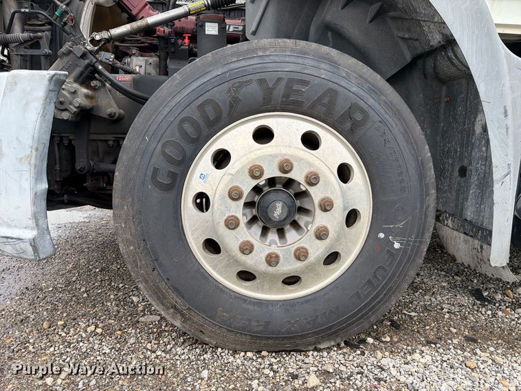 image for item YA5047 2015 Mack CXU semi truck