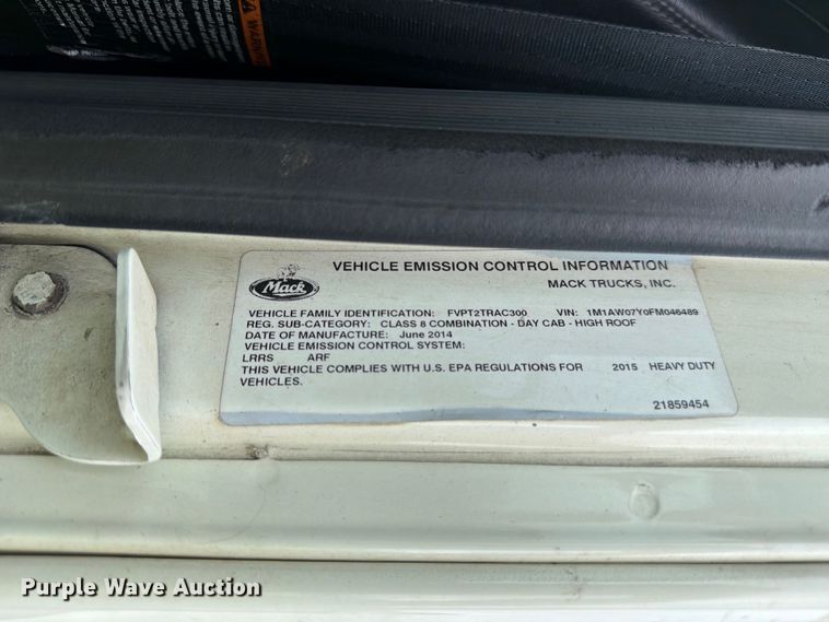 image for item YA5047 2015 Mack CXU semi truck