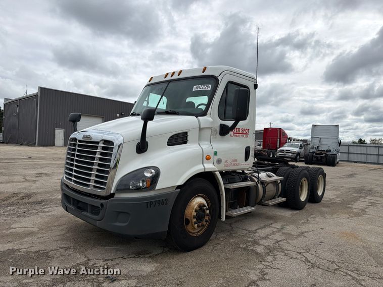 2019 Freightliner Cascadia semi truck