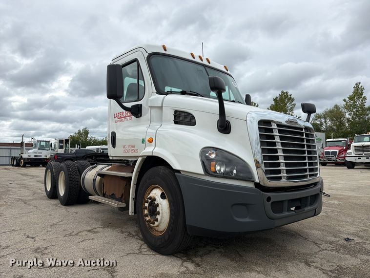 image for item YA5050 2019 Freightliner Cascadia semi truck