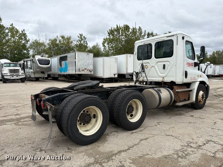 image for item YA5050 2019 Freightliner Cascadia semi truck