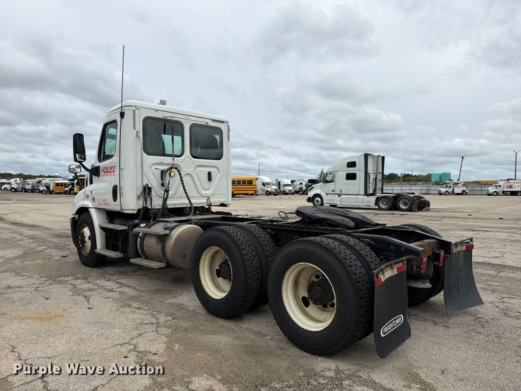 image for item YA5050 2019 Freightliner Cascadia semi truck