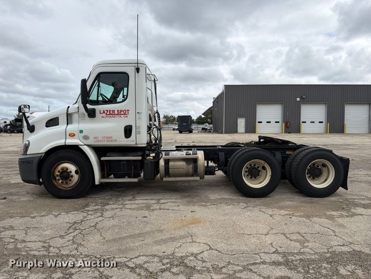 image for item YA5050 2019 Freightliner Cascadia semi truck