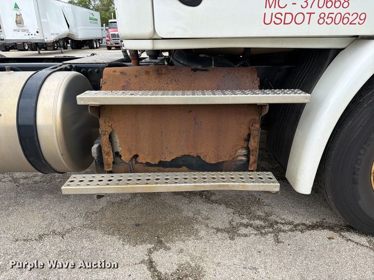 image for item YA5050 2019 Freightliner Cascadia semi truck