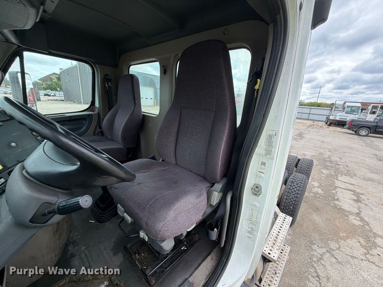 image for item YA5050 2019 Freightliner Cascadia semi truck