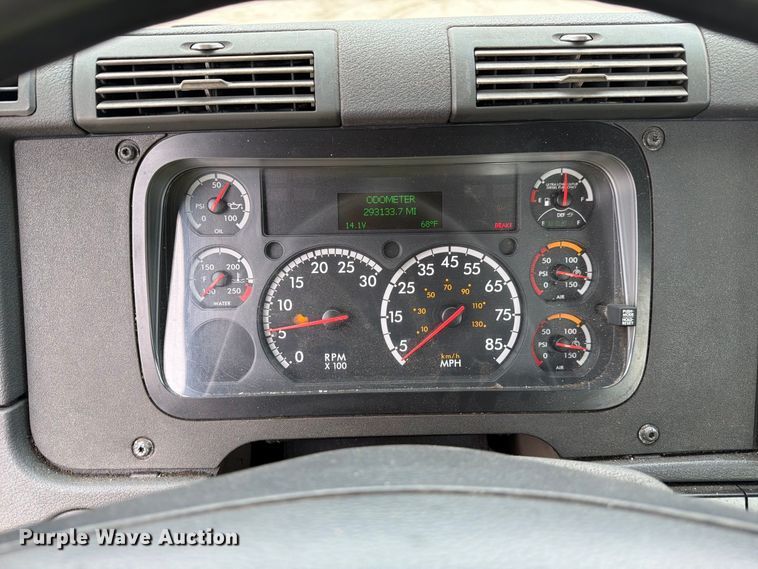 image for item YA5050 2019 Freightliner Cascadia semi truck